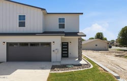 803 Fountain Blvd, Zillah, WA 98953