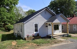 606 Old Town St, Galax, VA 24333