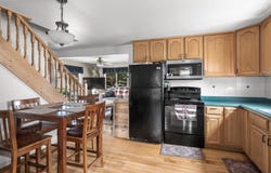 513 N 41st St, Manitowoc, WI 54220