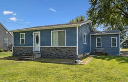 324 Douglas St Street, Jesup, IA 50648