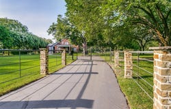 1290 Fox Lane, Burleson, TX 76028