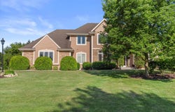 W160n5452 Westwind Dr, Menomonee Falls, WI 53051