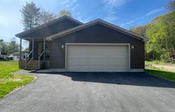 4  Sparrow Dr, Saco, ME 04072