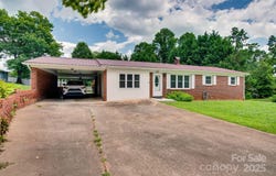 2310 Honeysuckle Place, Lenoir, NC 28645