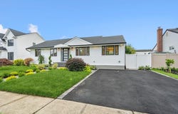 31 Kalda Lane, Plainview, NY 11803