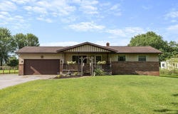 570 Woodside Drive SW, Pataskala, OH 43062