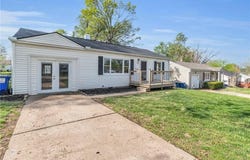 2411 NE 60th Street, Gladstone, MO 64118