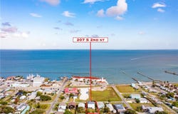 207 S 2ND ST, ROCKPORT, TX 78382