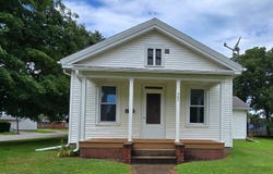 402 N 1st Street, Monmouth, IL 61462