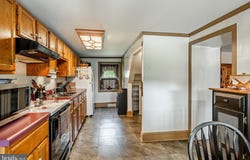 867 HUFFS CHURCH ROAD, ALBURTIS, PA 18011