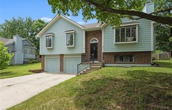 404 SE Bristol Drive, Lee's Summit, MO 64063