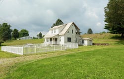 2165 Tent Road NE, Lancaster, OH 43130