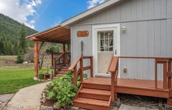 6220 Prichard Creek St, Murray, ID 83874