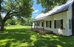 903 Maple Ave, Cushing, TX 75760