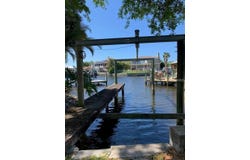 600 BANANA STREET, TARPON SPRINGS, FL 34689
