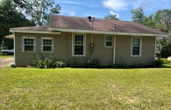 300 Locust St, Mccomb, MS 39648