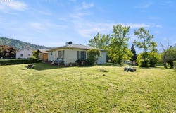311 SE GRAPE Ave, Winston, OR 97496