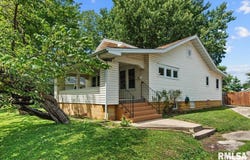 1113 Vandeveer Street, Taylorville, IL 62568