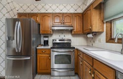 22 Cedarwood Drive, Malta, NY 12019