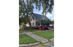 121 E COURT Street, Farmington, IL 61531