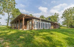19395 RIPLEY Drive, Lebanon, MO 65536