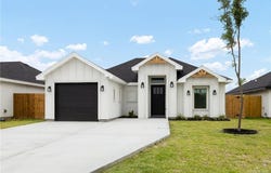 1305 Franklin Avenue, Alton, TX 78573