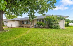 6410 N GREENMONT Road, Peoria, IL 61614