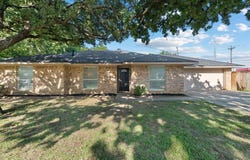 607 S Magnolia Street, Aubrey, TX 76227