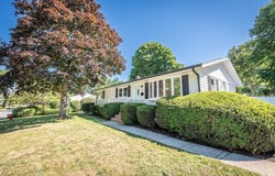 17 Hamlet St, Fairhaven, MA 02719