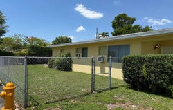 9300 SW 52nd Ter, Miami, FL 33165
