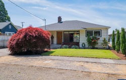 1137 N 4th St, Stayton, OR 97383