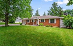 1304 SW 4th Avenue, Waverly, IA 50677
