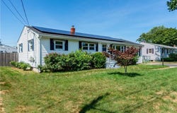 43 Deerfield Drive, Warwick, RI 02886