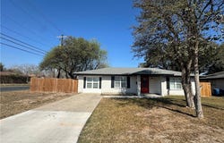 1001 E Hefferman Street, Beeville, TX 78102