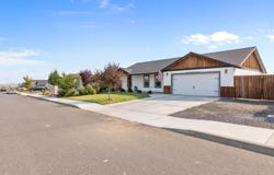 322 Bluegrass Drive, Culver, OR 97734