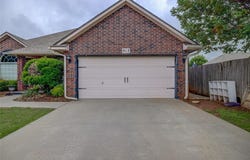 913 Elm Creek Drive, Moore, OK 73160