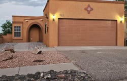 913 CHARLES Drive NE, Rio Rancho, NM 87144