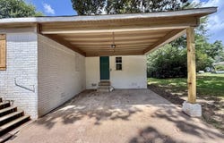 1423 1/2 S East St, Benton, AR 72015
