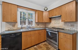 8 Seneca Drive, Averill Park, NY 12018