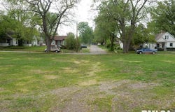 415 5TH Street, Lincoln, IL 62656