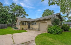 1300 N Westview Dr, Derby, KS 67037