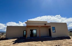22 Laguardia Rd, Ranchos de Taos, NM 87557