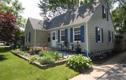 6 Poplar Street, Three Oaks, MI 49128