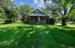 1625 Charbonier Road, Florissant, MO 63031