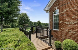 8122 Saint Andrews Village Dr, Louisville, KY 40241
