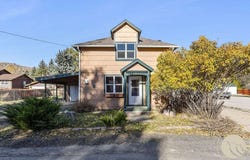 8 N Davidson Avenue, Absarokee, MT 59001
