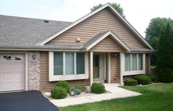 W242n2362 Deer Park Dr, Pewaukee, WI 53072