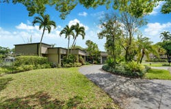610 Lake Dasha Cir, Plantation, FL 33324