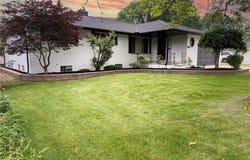 15902 Galemore Dr, Middleburg Heights, OH 44130