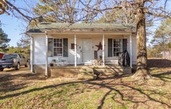 210 Westwood Circle, Selmer, TN 38375